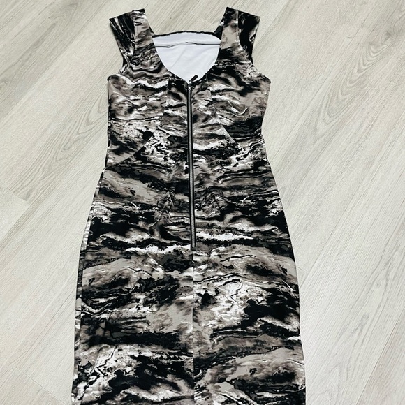 Jennifer Lopez Black and Gray Patterned Dress w/zippered back - Picture 7 of 11